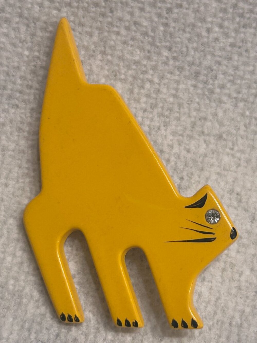 Vintage Yellow Scaredy Cat Brooch Pin With Rhinestone Eye
